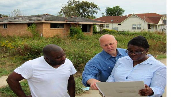 New Orleans Mayor Landrieu reviewing plans with residents